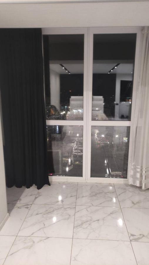 Apartment Vip апартаменты. центр, проспект мира 35 *